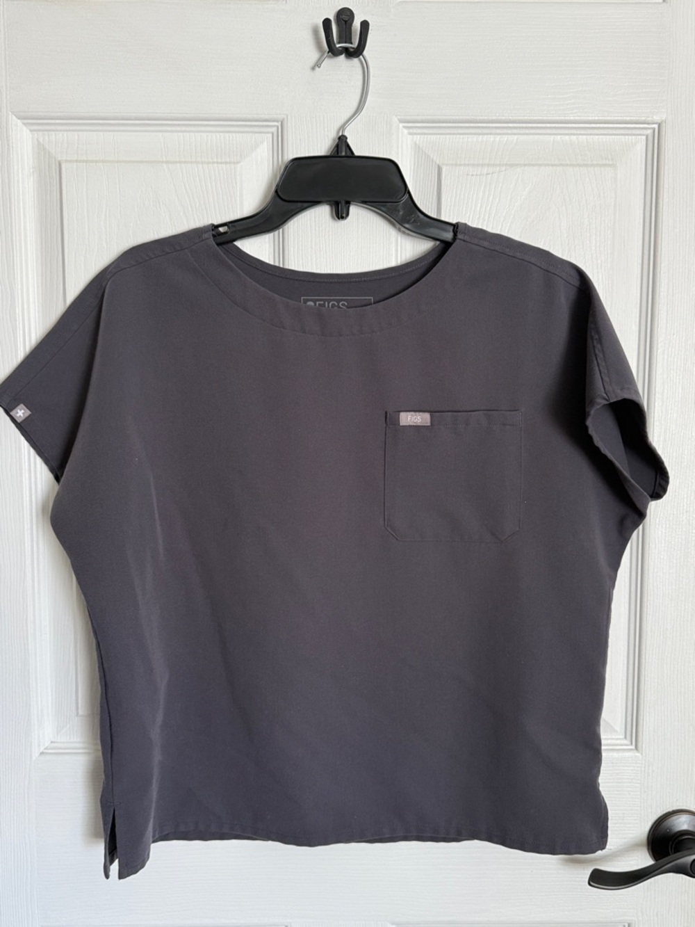 Figs Aura Crop top- charcoal